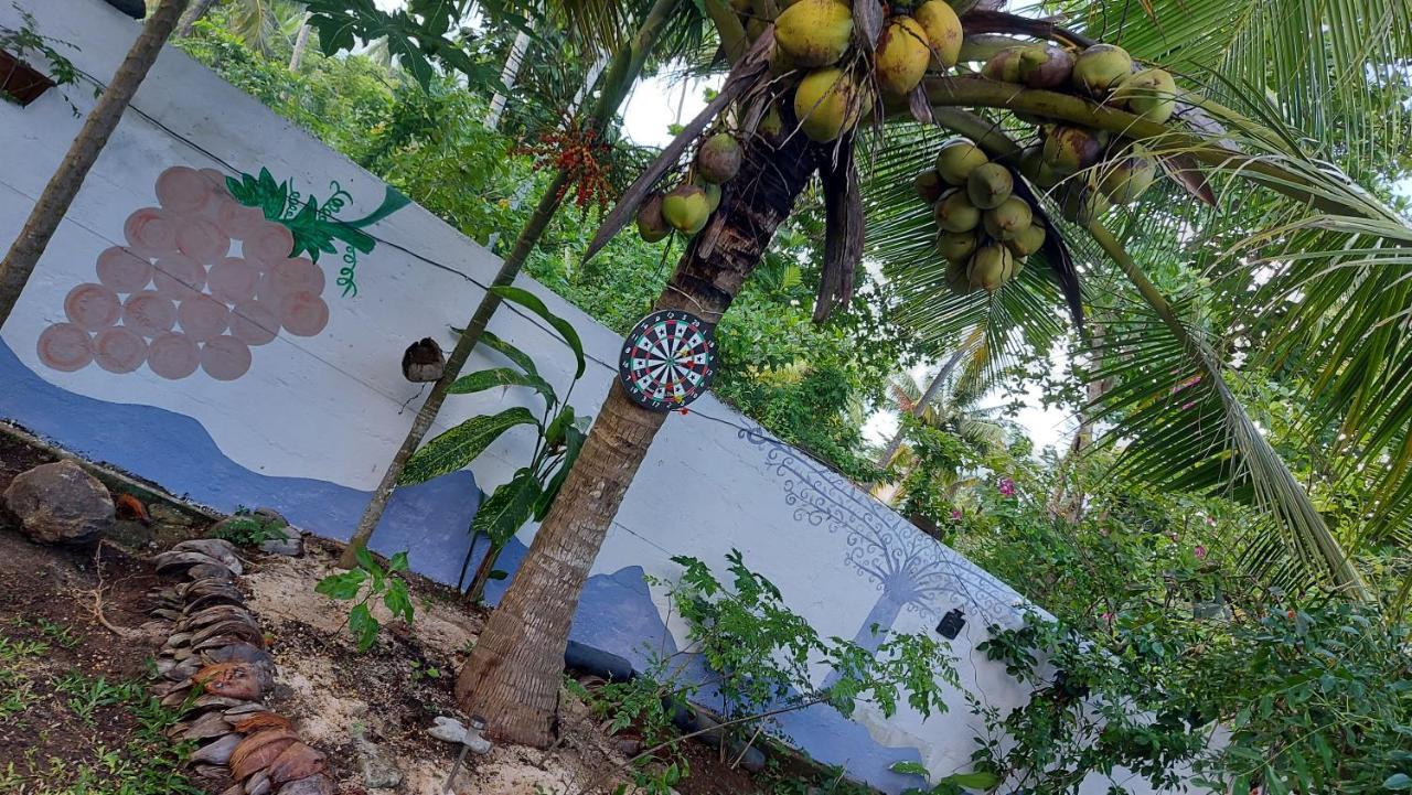 Wine Tree Garden Guesthouse Mirissa Buitenkant foto